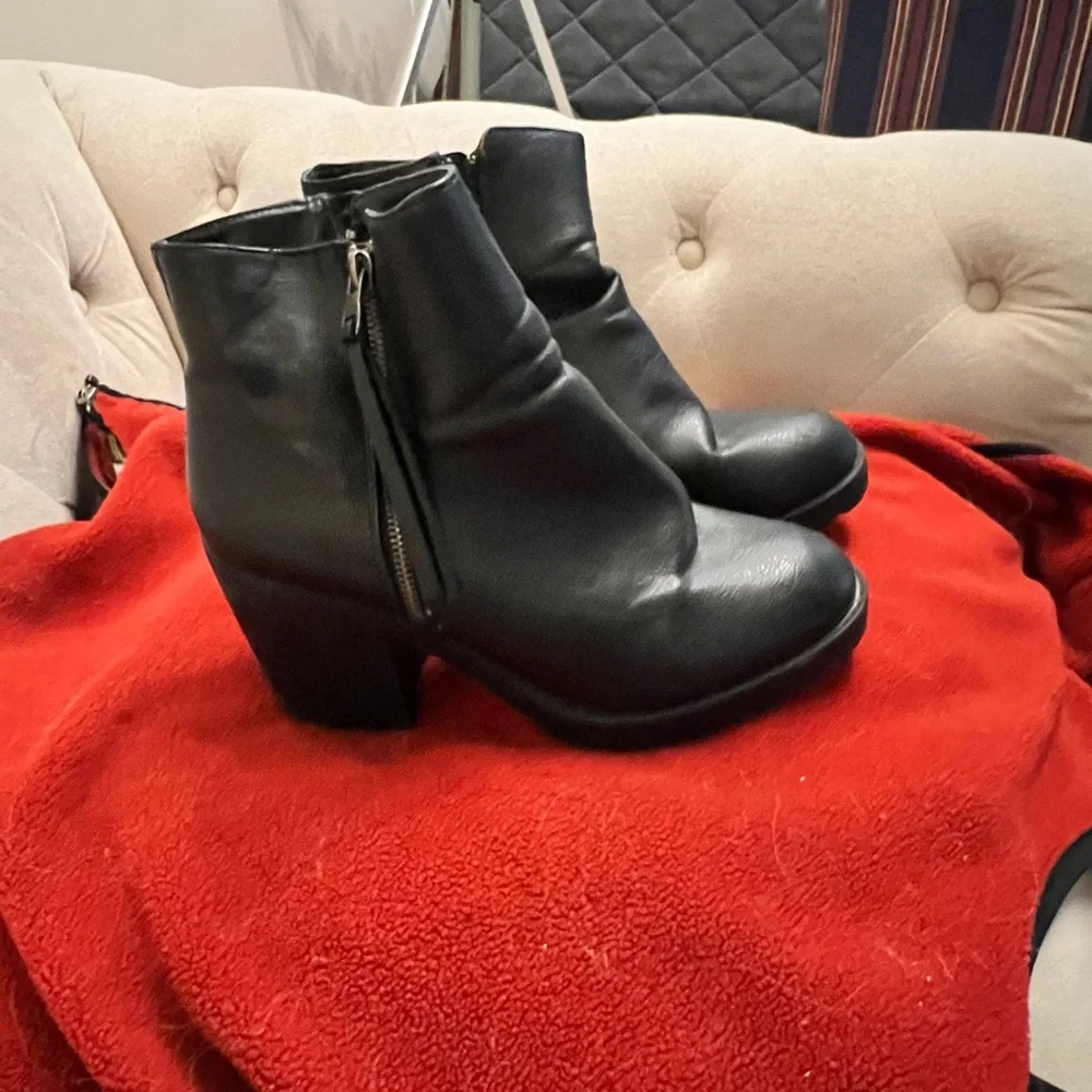 Call it Spring boots - Picture 1 of 4